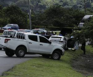 Los cadáveres de las víctimas fueron encontrados en el interior de un vehículo blanco en el desvío que conduce a la aldea de Soroguara.