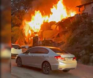 El incendio consumió las viviendas a cenizas.