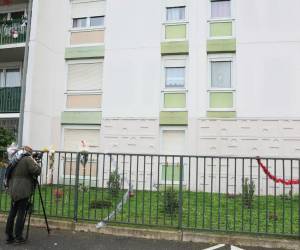 En este edificio de apartamentos fueron hallados los cuerpos de la mujer y sus cuatro hijos que fueron asesinados con un arma blanca.