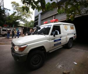 Los cuerpos de los jóvenes ingresaron a la morgue capitalina después del mediodía.