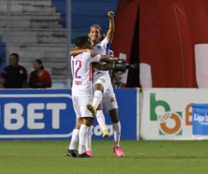 Olimpia, con goles de Jorge Álvarez y Pinto venció a un tímido Motagua.