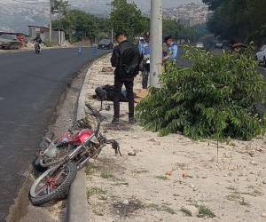 El cuerpo del hombre quedó a unos metros de la motocicleta.