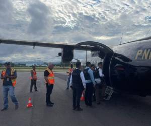 Los equipos salieron desde muy temprano para la isla.