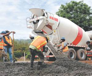 Solo 12 de los 84 proyectos de inversión pública 2025 son nuevos y comprende varias obras de construcción y pavimentaciones.