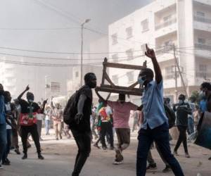 Senegal está sumido en una grave crisis política desde que el presidente Macky Sall anunció el 3 de febrero el aplazamiento de las elecciones presidenciales, previstas inicialmente para el 25 de febrero.