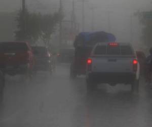 Las precipitaciones están relacionadas con los vientos y humedad proveniente del mar Caribe y del oceano Pacífico, y por culpa de los incendios forestales registrados en la capital.