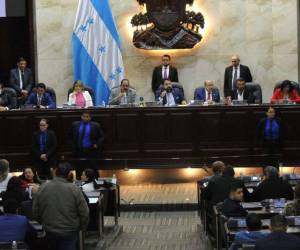 Alcaldes de todas las fuerzas políticas exhortó ayer a los diputados a sentarse a dialogar ya que crisis legislativa, también afecta las municipalidades.