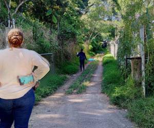 El cadáver estaba en una solitaria calle.