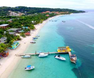 La isla de Roatán es considerada como uno de los mejores 50 destinos de este 2023.