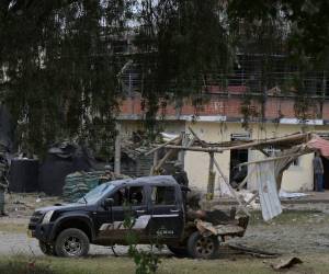 El coche bomba fue detonado la madrugada del domingo, a unos 30 kilómetros del municipio de Morales, donde ocurrió la letal emboscada del sábado.