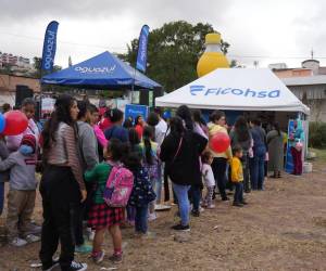 “Un Día para Dar” de Grupo Ficohsa, en alianza con Fundación Voces de Esperanza a través de “Canastas de Esperanza”, se unen para compartir con las familias hondureñas.