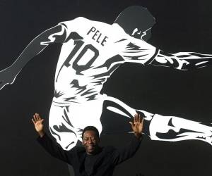 Pelé, leyenda del fútbol y único vencedor de tres Copas del Mundo, falleció el jueves a los 82 años.