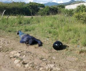 El fallecido quedó tirado en la calle.