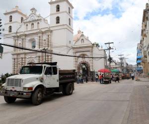 La reconstrucción de la avenida Cervantes reporta significativos avances y se harán trabajos en la plaza central.