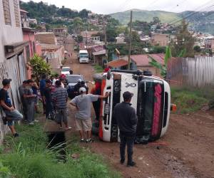 Volcamiento de bus casi provoca tragedia en colonia Ulloa