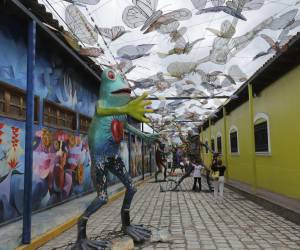 Su arte en varios sitios permite a visitantes contemplarel pueblo.