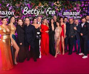 “Betty, la Fea: la historia continúa” está a tan solo unas horas de debutar en las pantallas de Amazon Prime Video a nivel mundial y estos son los actores que asistieron a la premiere del proyecto que retoma las vivencias de Beatriz Pinzón y Armando Mendoza. A continuación las imágenes.