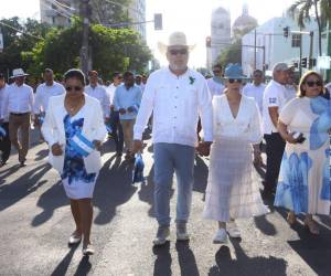 Con color y patriotismo se están llevando a cabo los desfiles patrios 2024 en San Pedro Sula. Diferentes colegios y cadetes de las Fuerzas Armadas se encuentran en las principales calles de la capital industrial. A continuación las imágenes.