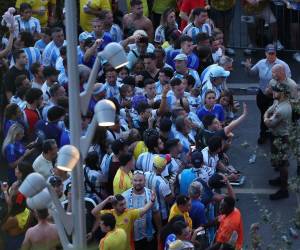 Videos en redes sociales muestran los momentos de pánico vividos por los aficionados afuera del Hard Rock Stadium.