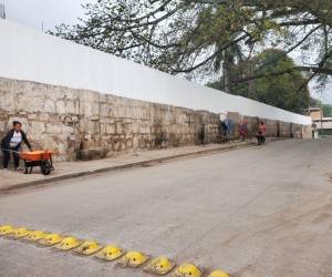 La construcción del muro reducirá el riesgo que los saqueadores abran tumbas como ha ocurrido por muchos años con el patrimonio.