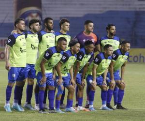 Óscar Almendarez y el Olancho FC están a las puertas de la gran final tras vencer 2-0 a Real España en el Olímpico.