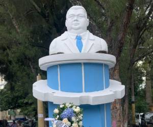 César Castellanos, conocido popularmente como “El Gordito” Castellanos, perdió la vida hace 26 años, dejando tristeza en su familia y capitalinos. En honor a su memoria, la alcaldía de Distrito Central ha rendido homenaje. Más detalles a continuación.