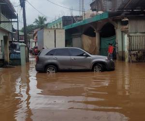 La trayectoria sigue la tormenta llamada también 19, representando una amenaza para el territorio nacional, principalmente en la región atlántica.