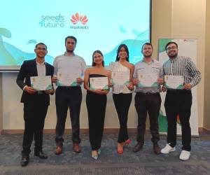 Por medio de dos equipos, Honduras contó con la participación de nueve jóvenes brillantes que consolidaron propuestas tecnológicas en tiempo récord. Seis de ellos acudieron a la ceremonia final.