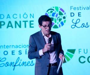 Leonel Alvarado hizo un breve viaje a los orígenes de su poesía, la de otros autores, y agradeció el homenaje que recibió en el Festival de Los Confines.