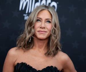 Aniston se une a figuras como Leonardo DiCaprio, Bad Bunny, y Billie Eilish en el apoyo a la candidatura demócrata.