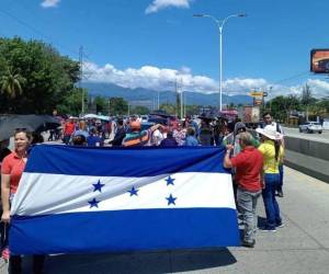 Las manifestaciones de los maestros continúan bajo un clima de tensión y expectación, mientras se socializan las reformas.