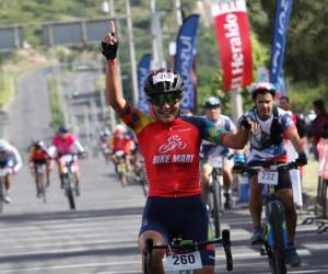 Además, visiblemente emocionada por el triunfo obtenido, contó que ganar la Vuelta era su “sueño” porque “es la carrera de más trascendencia en el país, una carrera que recoge a tantos ciclistas”