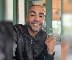 Don Omar decidió confesar en junio que estaba luchando contra el cáncer y que tendría que poner una pausa a su vida para poder mejorar de salud. Hoy, tras más de un mes de la terrible noticia, dice que agradece a Dios por seguir vivo y volver a lo que más ama. A continuación te contamos todos los detalles sobre cómo se dio cuenta el reguetonero de su enfermedad y los síntomas que presentó.