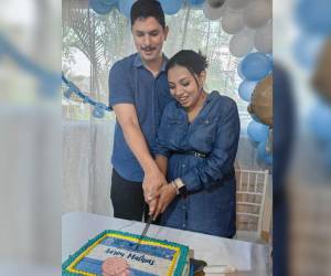 Jacinto Esteban Alcántara junto a la joven Iris Judith Zeledón celebrando la llegada de Aarón. Tanto la madre como el bebé murieron en el ataque dentro de su casa.