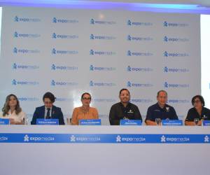 Participaron en el evento de lanzamiento: Leslie Lemus, jefe de marca de Hospital Cemesa; doctor Donald Mcboyle, representante de la Facultad de Ciencias de la Salud de Unitec; Alexa Solórzano, gobernadora de Cortés; ingeniero Nino Rivera, director general de ExpoMed 2024; doctor Ramón Gonzáles, presidente Capítulo II, CCDH; y la doctora Lizette Ventura, directora del Comité Científico de ExpoMed 2024.