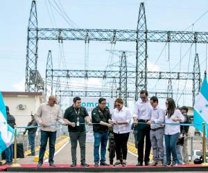 La presidenta Xiomara Castro, el ministro de Energía, Erick Tejeda, y el secretario privado de la presidenta, Héctor Zelaya, estuvieron en el lugar.