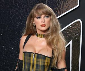 La estrella del pop Taylor Swift reinó este miércoles en los premios MTV Music Video Awards (VMA’s) con siete premios, incluido el videoclip del año por Fortnight junto a Post Malone, y expresó agradecimiento a su novio, Travis Kelce, por darle “felicidad, diversión y magia”. A continuación, los detalles.