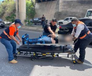 Presuntamente por problemas con una deuda, la mujer presuntamente decidió lanzarse del puente.