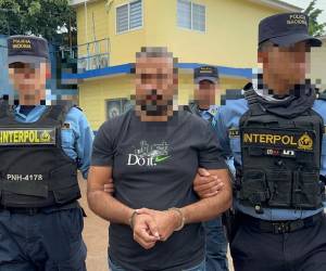 El nicaragüense César Augusto Laínez García, custodiado por agentes de la DPI, asignados a la Interpol.