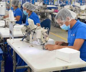 Para el período 2024-2025, el Programa Monetario del Banco Central estima un crecimiento promedio del 3.1% en la industria de maquila nacional, impulsado por una leve recuperación en los productos textiles.