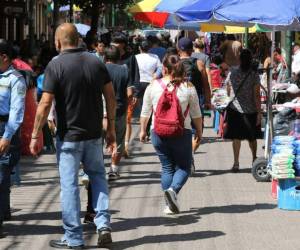 Un total de 513,475 son los morosos únicamente con las tarjetas de crédito y 905,500 con los 15 bancos comerciales reportados a junio pasado en la central de riesgo.