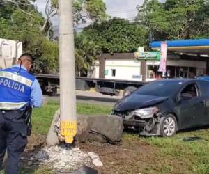 Un joven que era perseguido por presunto sicarios impactó con un poste y luego murió en San Pedro Sula.