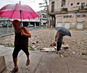 Pobladores del cabo de San Antonio en Cuba se mostraron afectados por el paso del huracán Helene.