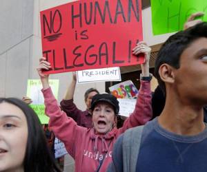 Los migrantes salieron a protestar contra las nuevas normativas en Florida.