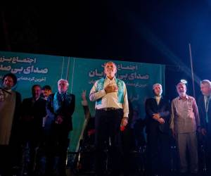Masoud Pezeshkian quiere llevar a Irán a ser más abierto socialmente. En un mitin de campaña en Teherán. (Arash Khamooshi para The New York Times)