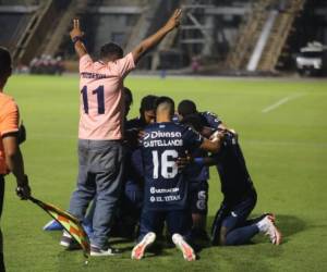 No se vio en TV: Rubilio Castillo se acerca a los 150 goles en Liga Nacional, el loco aficionado que celebró con el Motagua y el jugador de Génesis que se lamentó.