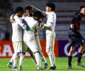 La selección de Honduras logró remontar a El Salvador y con eso asegura boleto a cuartos de final.