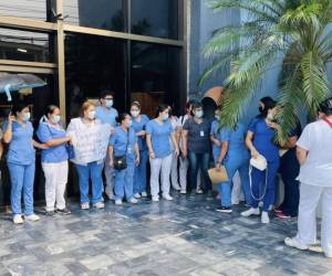 Los médicos lamentan que los acuerdos firmados no se respetan.