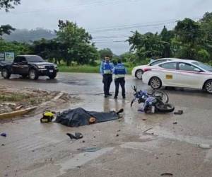 Un joven motociclista murió tras accidente de tránsito registrado en la carretera que conduce de Danlí al departamento de El Paraíso.