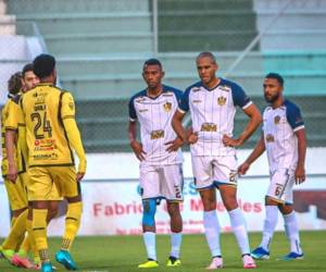 El equipo visitante terminó con 10 jugadores tras una expulsión.